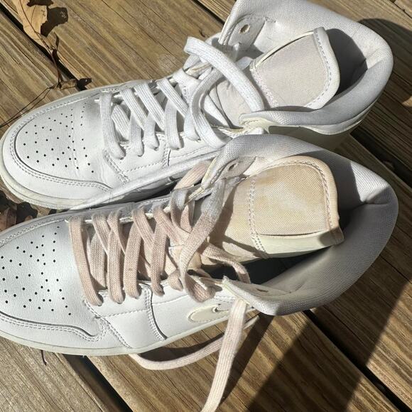 Air Jordan 1 Mid Triple White Women's 7.5 - Picture 3 of 8